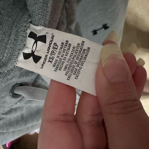 Under Armour below knee gray sweatpants with adjustable drawstrings - Picture 7 of 7